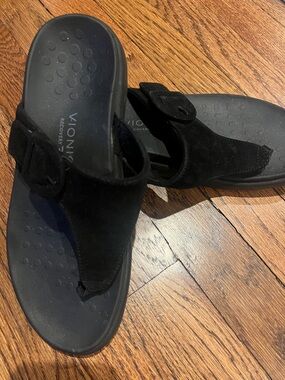 Vionic Black Suede Thong Sandals with Buckle
